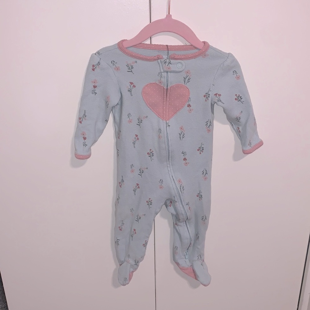 Size 9m footie pj’s. Super cute!